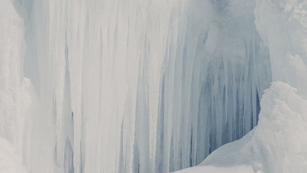 Kraina lodu kolorowanki gratis w PDF do druku