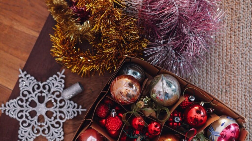 Ozdoby świąteczne kolorowanki gratis w PDF do druku